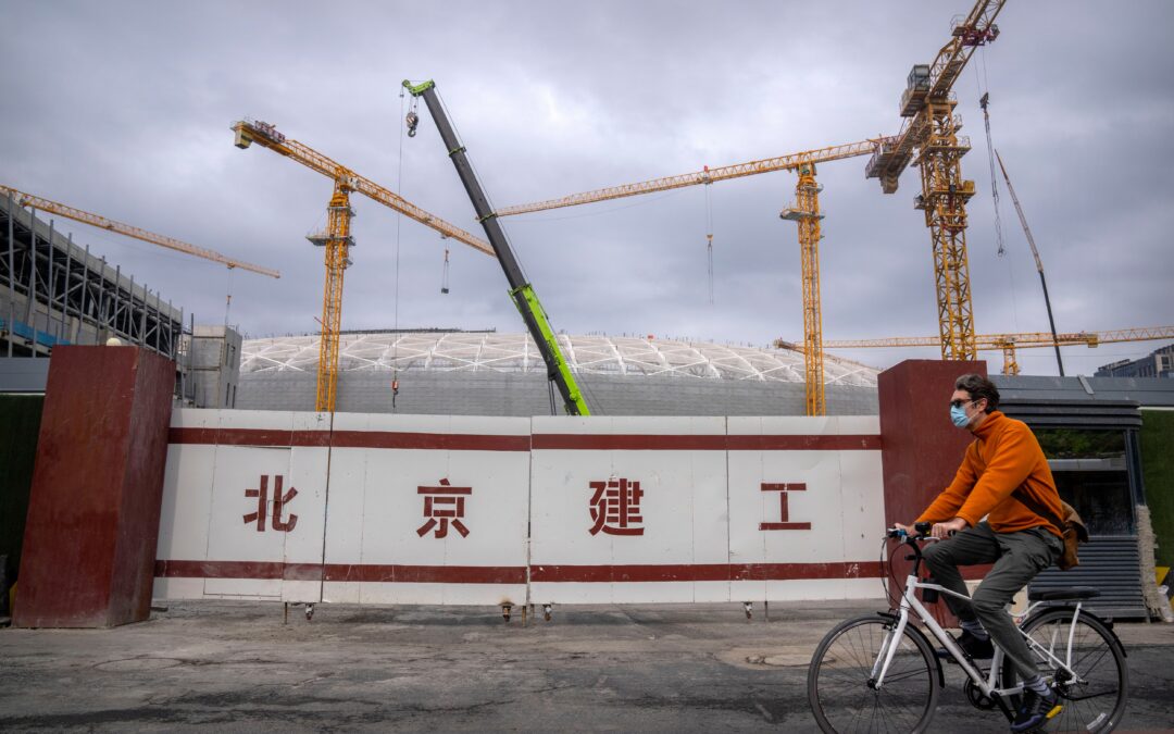 China fights economic slump, sticks to costly ‘zero COVID’