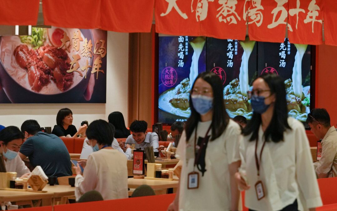 Beijing reopens restaurants as new COVID-19 cases drop