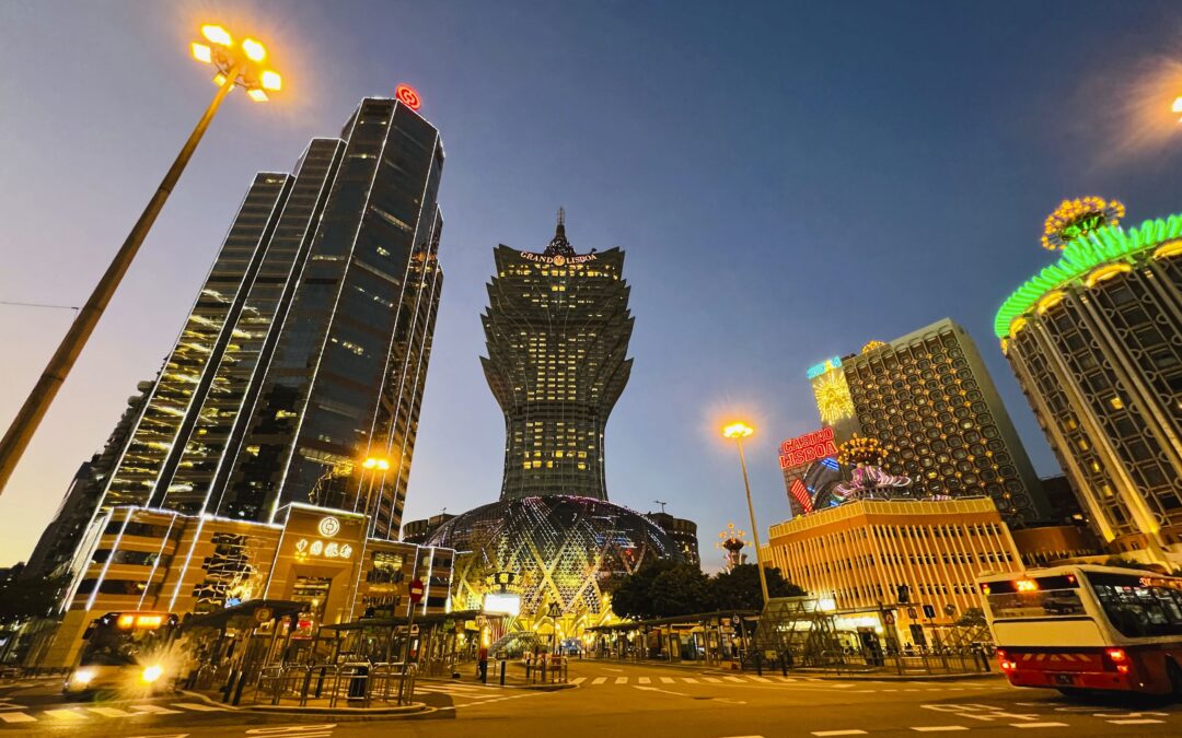 Macao extends lockdown to curb biggest COVID-19 outbreak