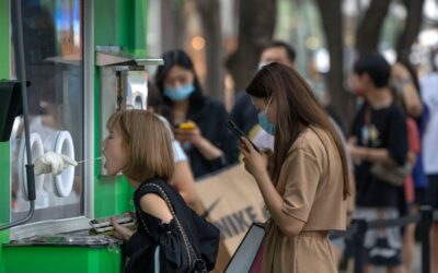 Thousands stranded in China resort city amid COVID lockdown
